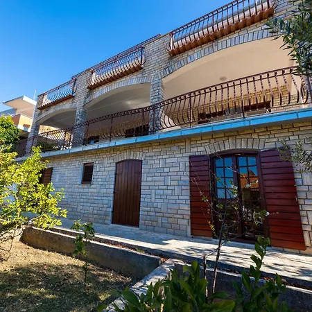 Limun-3 By Interhome * トロギール