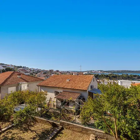 Limun-3 By Interhome トロギール