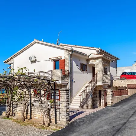 Limun-3 By Interhome * トロギール