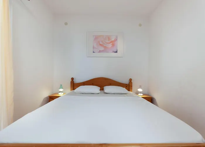 Limun-3 By Interhome トロギール