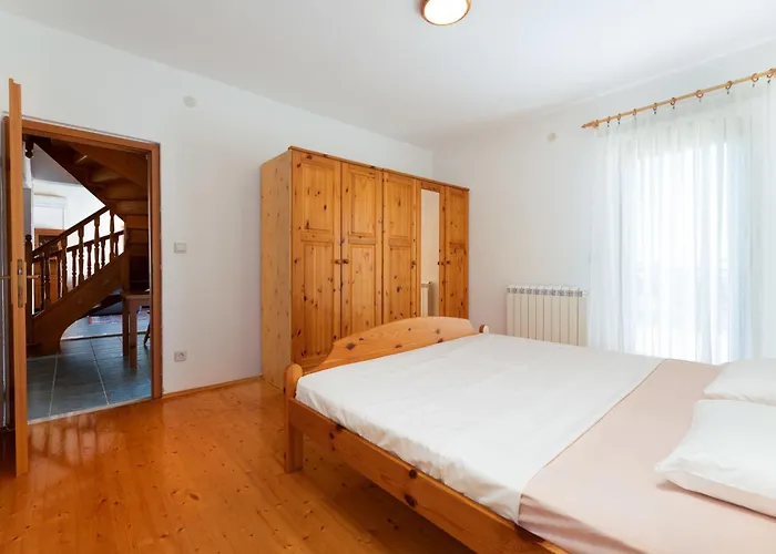 Limun-3 By Interhome * トロギール